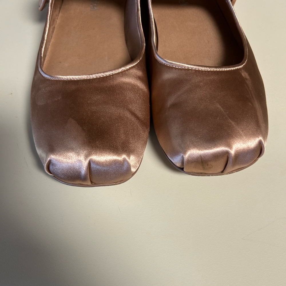 Jeffrey Campbell Rose Gold Flats - Picture 5 of 6
